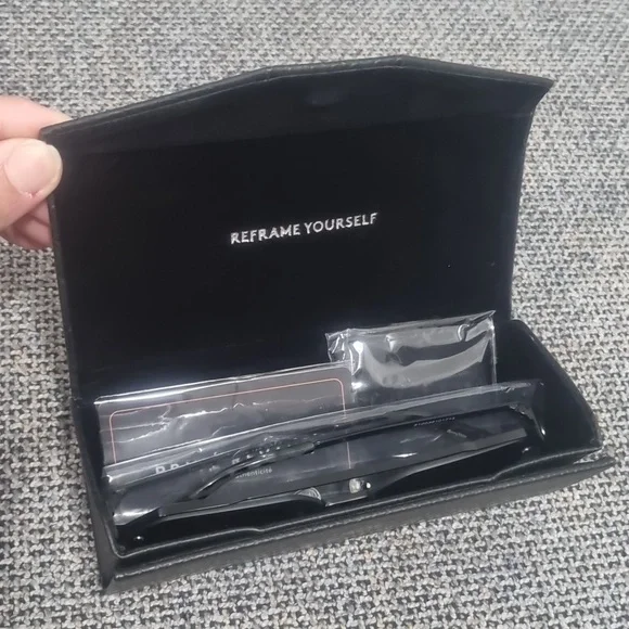 PRIVÉ REVAUX "The One' Sunglasses in Black - Picture 6 of 11